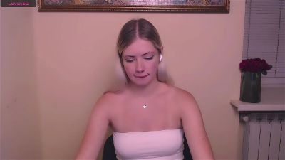 AliceMeaww_ from United States