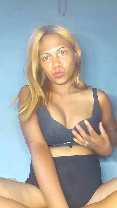 Danielah27 from Madagascar
