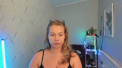 Holly_amazing from United Kingdom