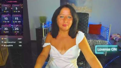 Julia_Dean from United States