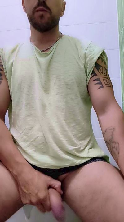 Liam_sexy27 from Italy
