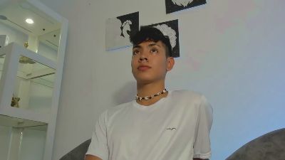LoganTwink18 from Colombia