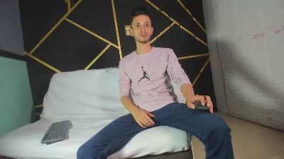 logan_rogers from Colombia